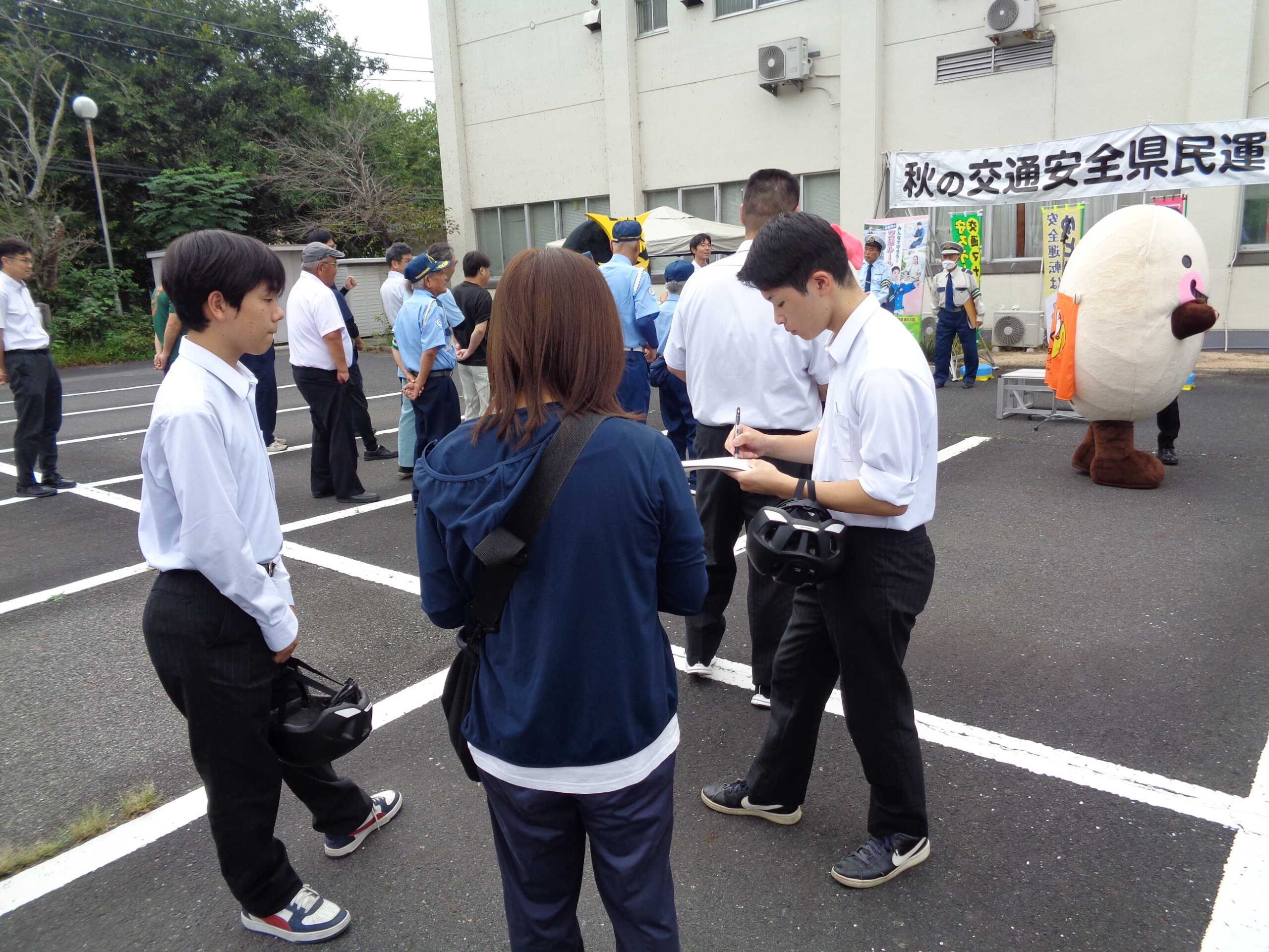 みまチャンネルの取材を受ける坂元委員長